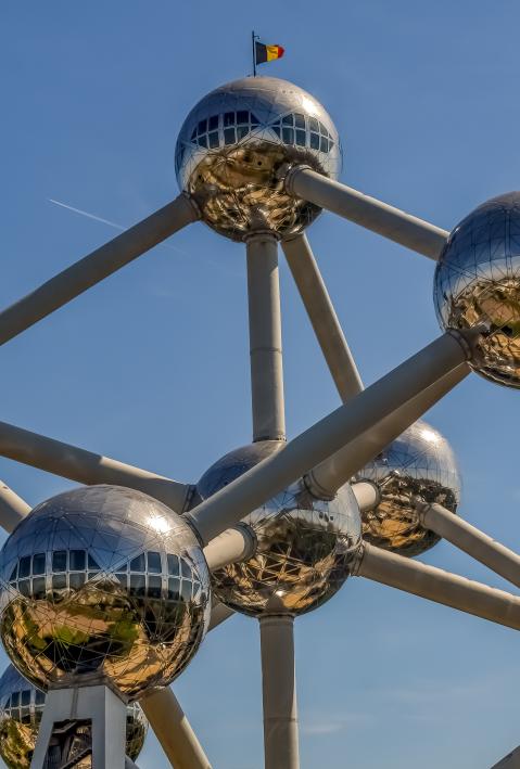 Picture of an atomium 