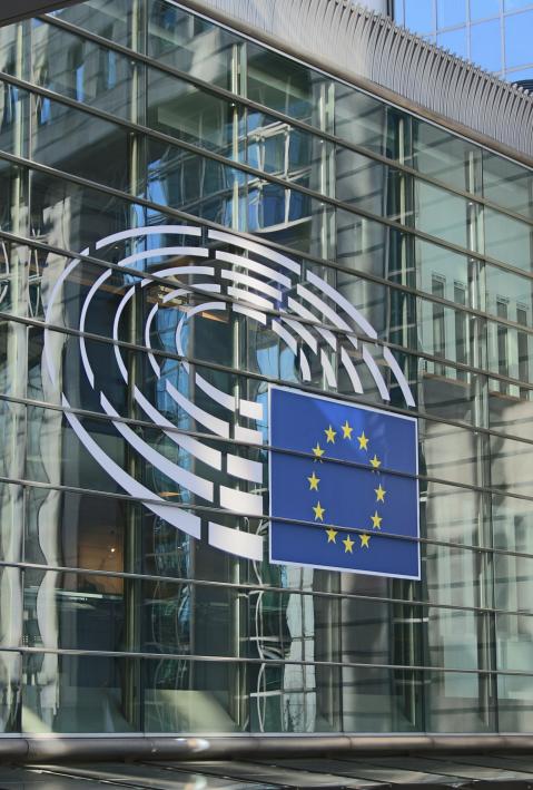 Fensterfront des Sitzes der Europäischen Kommission