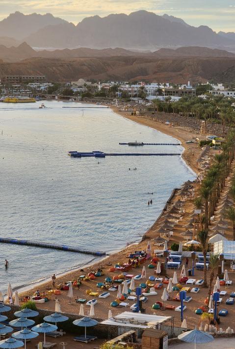 Der Strand und die Stadt von sharm-el-sheikh von oben. 