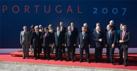 state representatives gather for a group picture in Portugal in 2007