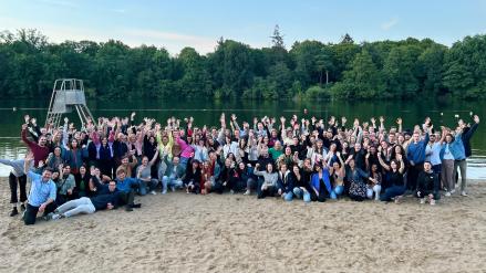 adelphi Mitarbeitende beim adelphi Sommerfest