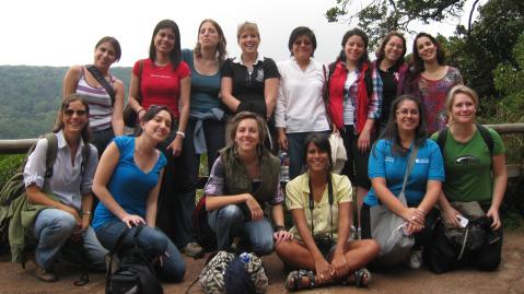 Gruppenfoto von Teilnehmenden der ICAP ETS Academy von 2012 in Costa Rica
