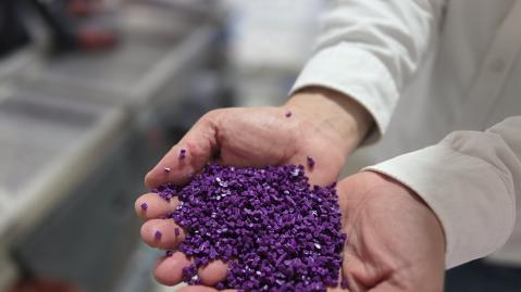 Plastic pellets for recycling