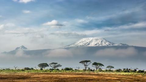 Blick auf den Berg Kilimandscharo von Kenias Amboseli-Nationalpark aus